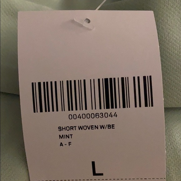 Shorts - Picture 3 of 3